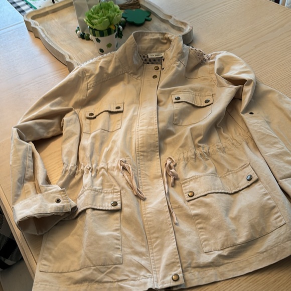 Unique jacket - Picture 2 of 5